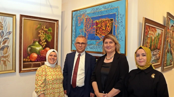 Maltepe Halk Eğitim Merkezi "Renklerin Işıltısı Sergisi"açıldı