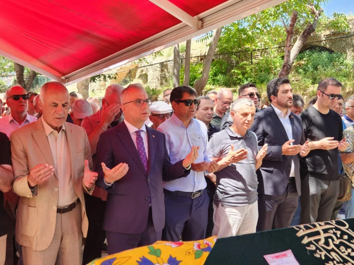 KÜÇÜKYALI MAHALLE MUHTARI TİMUR'UN ANNESI VEFAT ETTİ