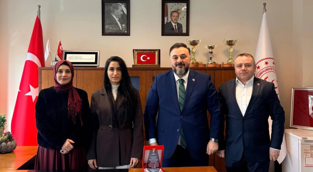 AK Parti Maltepe&rsquo;den Sosyal Hizmet Merkezi&rsquo;ne Hayırlı Olsun Ziyareti