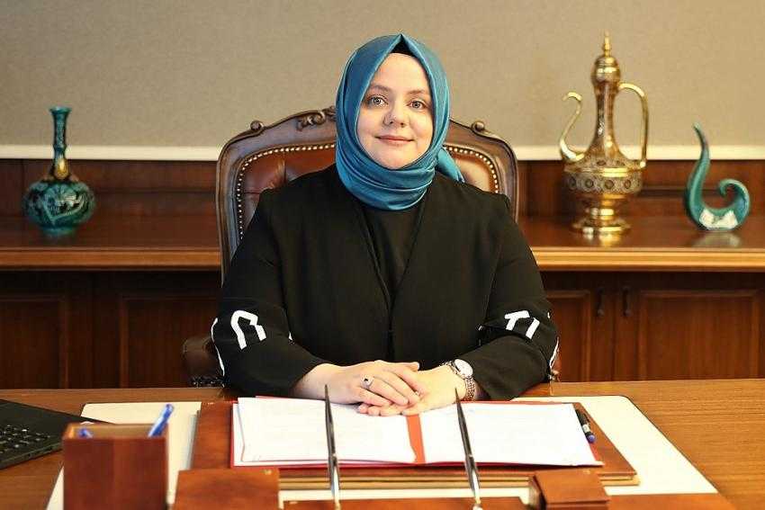 Bakan Sel&ccedil;uk &ldquo;Belgeli 3 Bin 700 &Ccedil;ocuk Bakıcısına 1300 Lira Destek Sağlayacağız&rdquo;