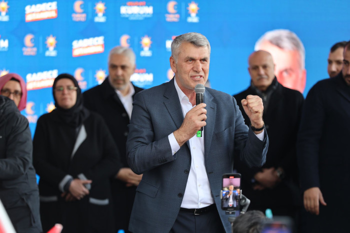 Kadem Ekşi ve Murat Kurum Maltepe meydanında coşkuyla karşılandı