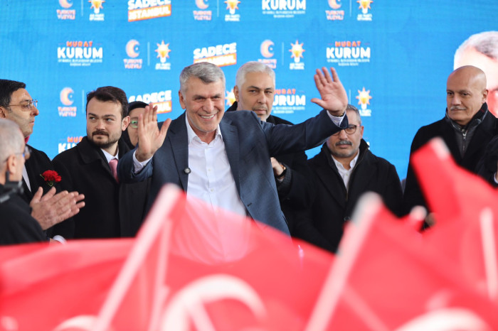 Kadem Ekşi ve Murat Kurum Maltepe meydanında coşkuyla karşılandı