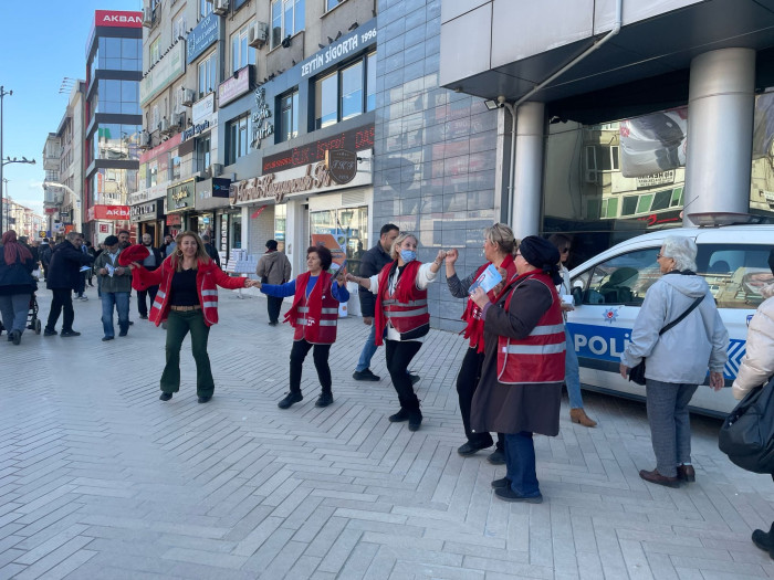CHP Maltepe’li Kadınlar Sahada Gövde Gösterisi Yaptı!