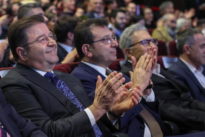 İSTASYON DERGİSİ ÜÇÜNCÜ YAŞINI KUTLADI