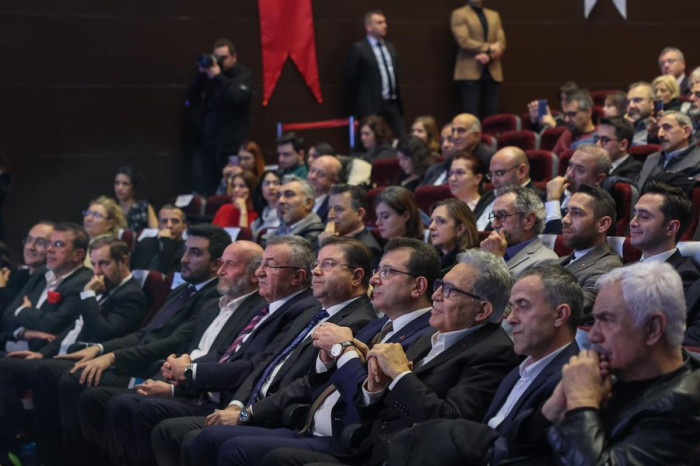 İSTASYON DERGİSİ ÜÇÜNCÜ YAŞINI KUTLADI