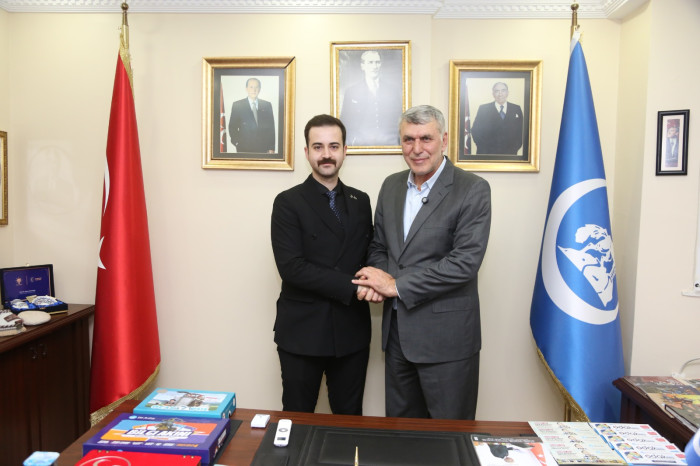 Kadem Ekşi Başkan Ülkü Ocakları’nı ziyaret etti