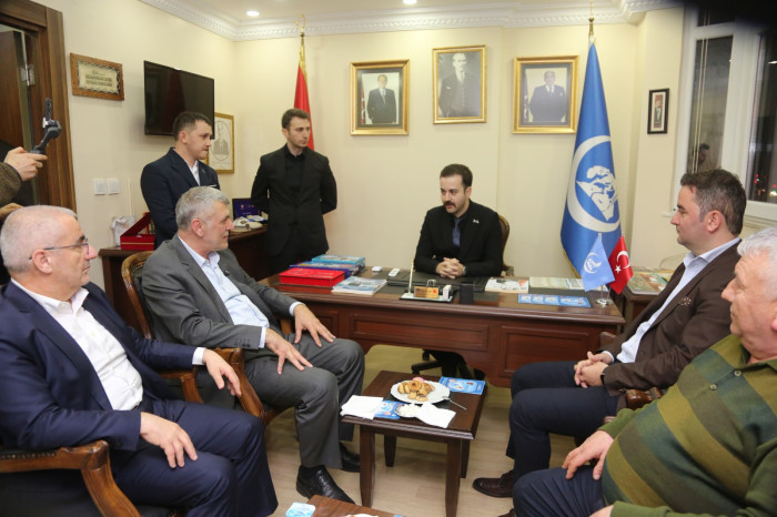 Kadem Ekşi Başkan Ülkü Ocakları’nı ziyaret etti