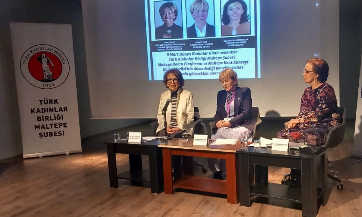 Maltepe'de Kadına Dair Paneli &Ouml;nay Alpago&rsquo;dan Sert &Ccedil;ıkış