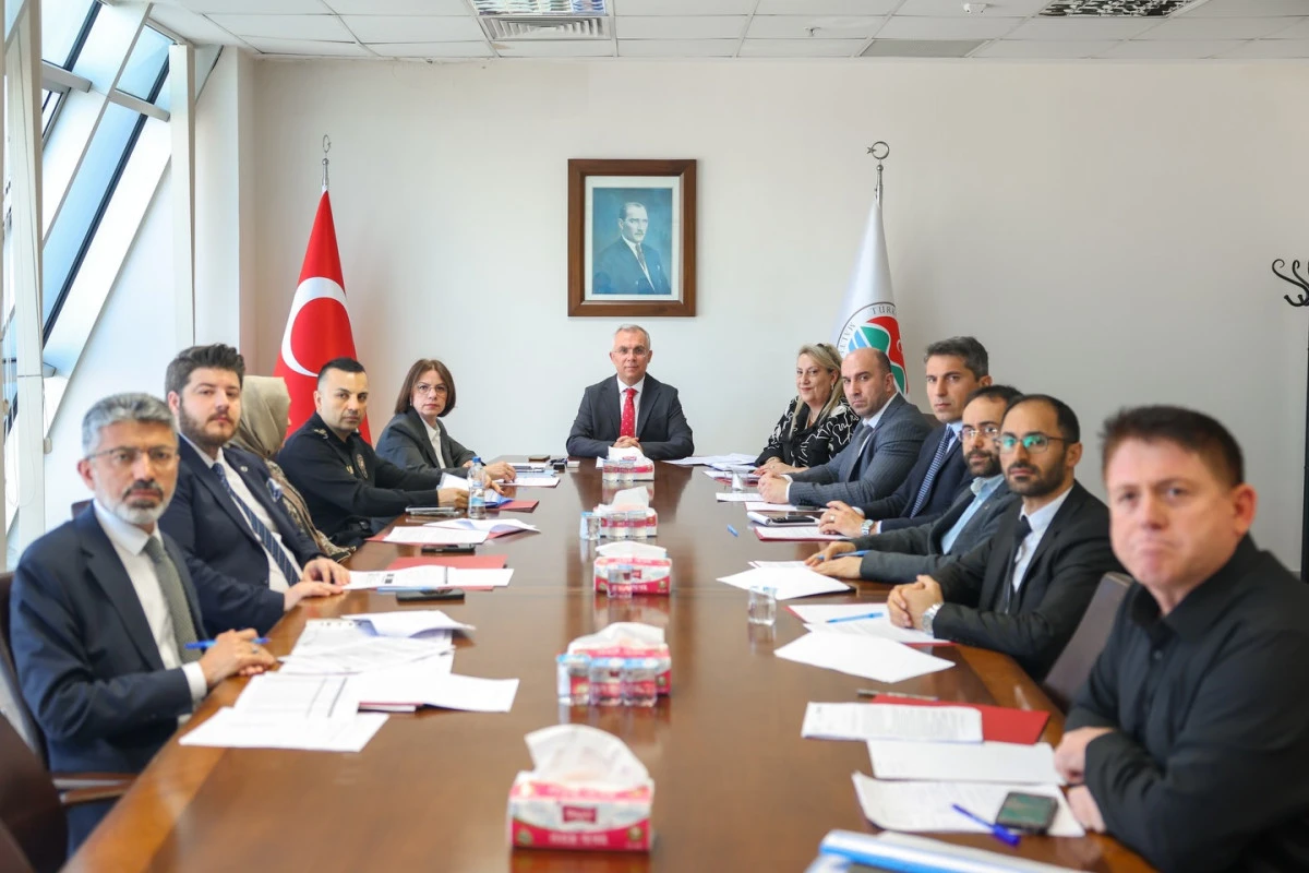 Maltepe&rsquo;de Okul &Ccedil;evrelerine Sıkı Denetim Başkan K&ouml;ymen G&uuml;venlik Zirvesine Katıldı